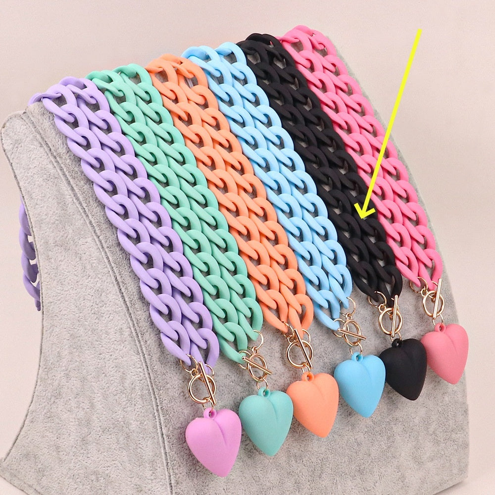 Sweetheart Static Necklace.
